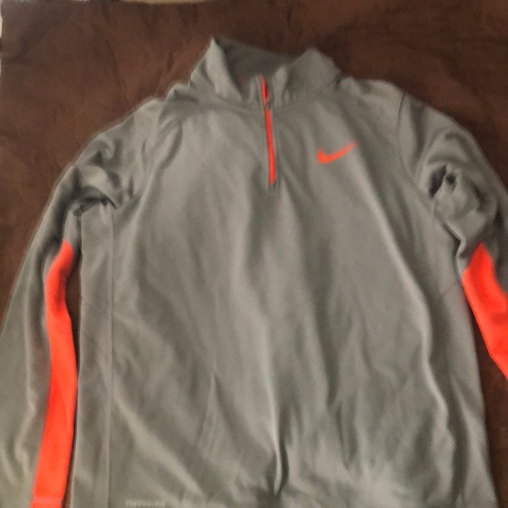 Nike Therma-fit 3/4 zip sweatshirt. Size M. Gray with orange trim